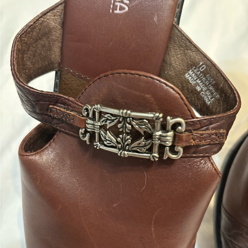 Minnetonka Women's Dark Brown Leather Mules with Buckle - Picture 2 of 6